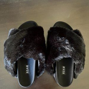 ROAM Cloud Slippers  - Black Faux Fur - Size 41  (10) - new